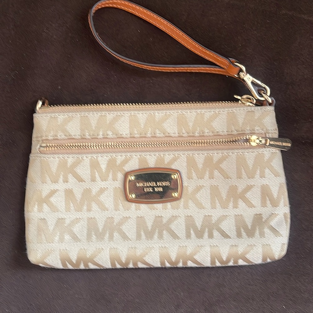 Michael Kors wristlet